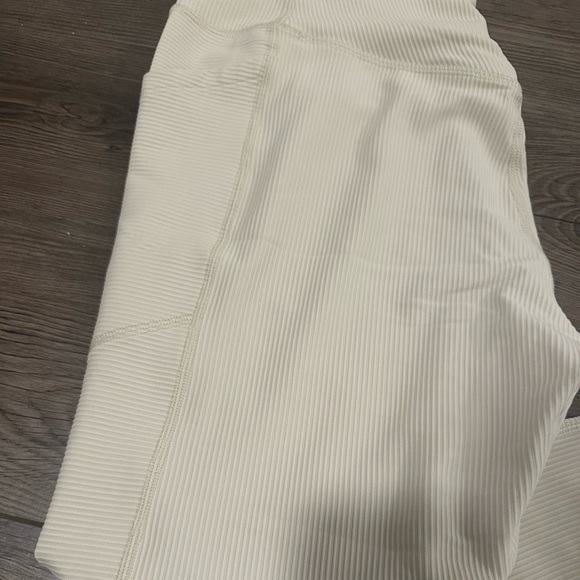 Old Navy Active Powersoft Leggings - Picture 3 of 8